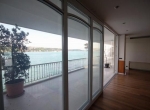 25_seafront_apartment_in_istanbul_with_views_over_the_bosporus.jpg.pagespeed.ce_.RgmtWcxsow_800x534