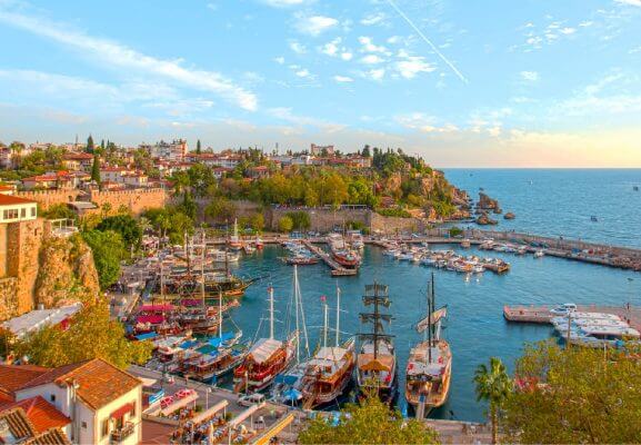 شهد يوليو – سبتمبر ارتفاع إيرادات السياحة التركية بنسبة 182٪